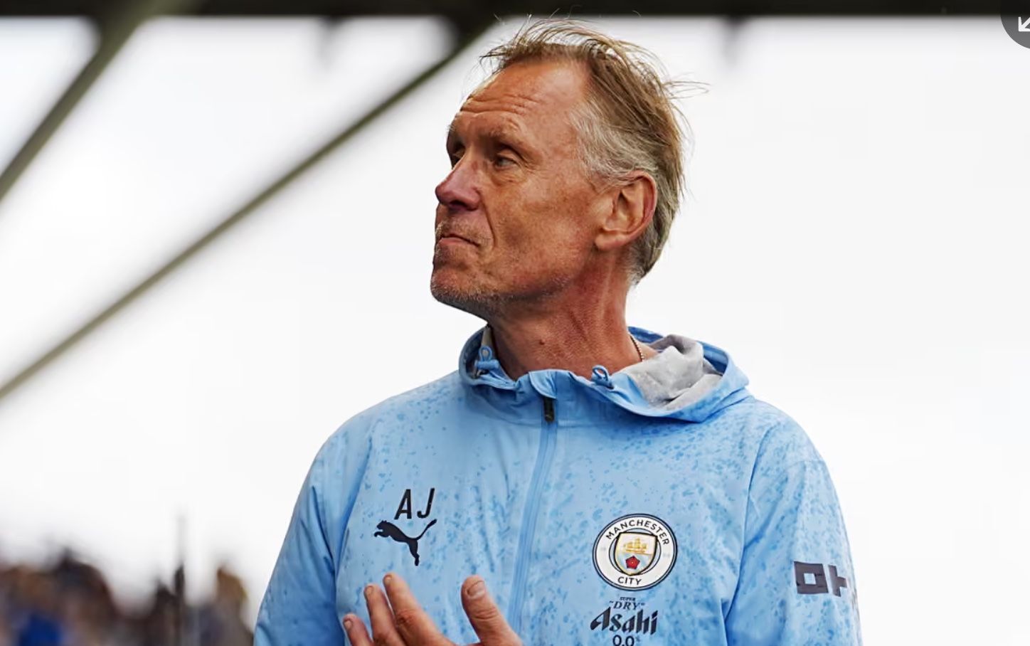 Andree Jeglertz on the touchline during a Manchester City Women's match